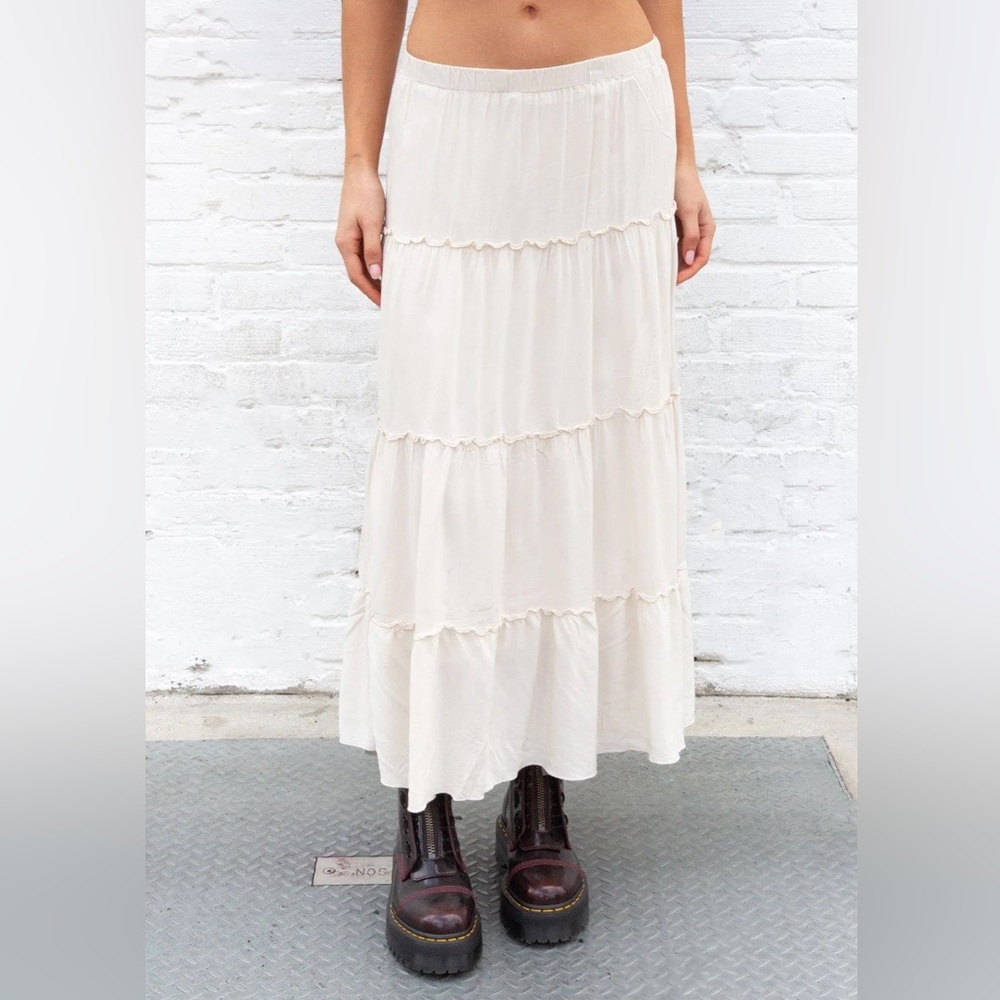 Brandy Melville Izzy skirt cream